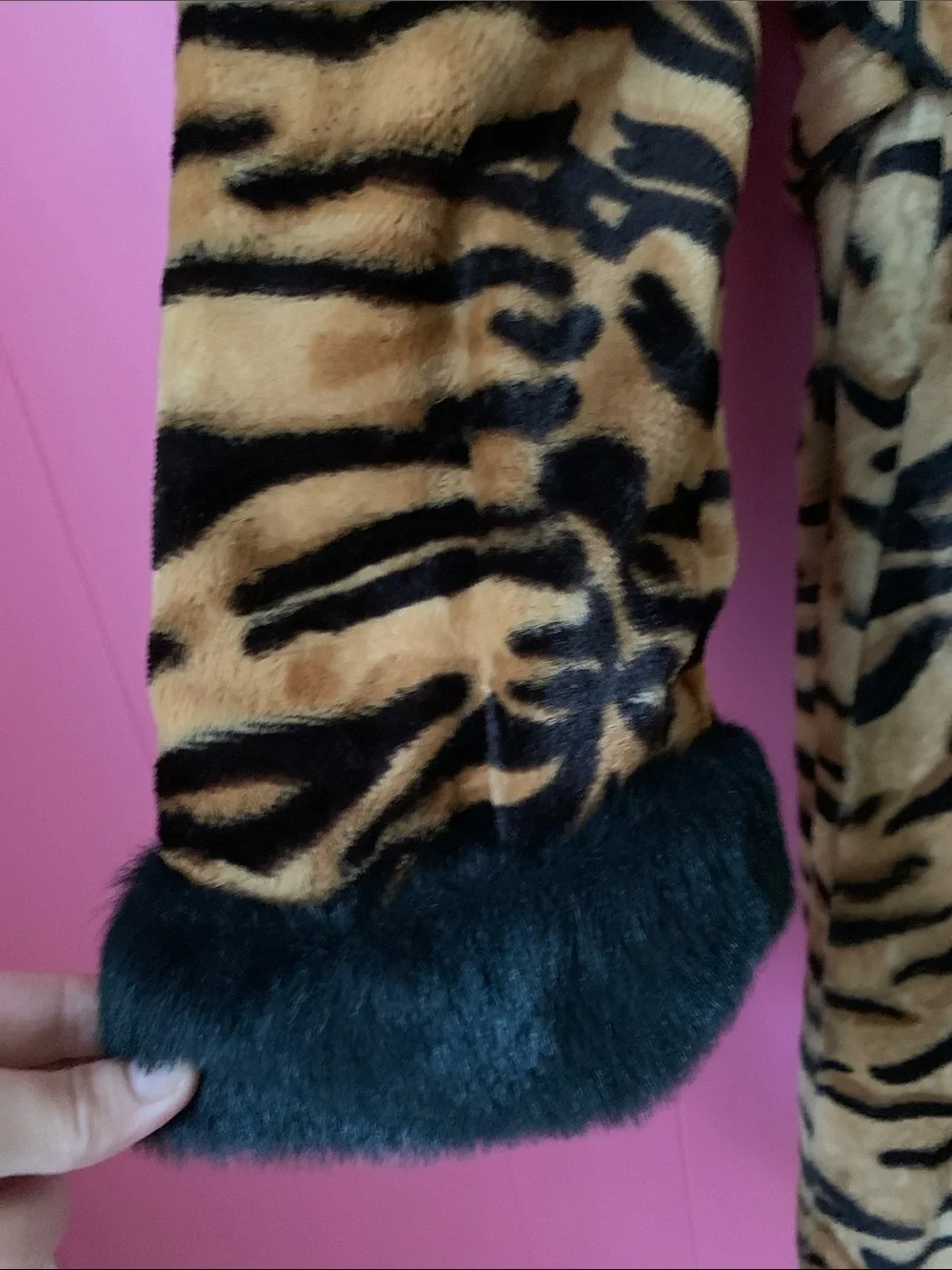 Vintage Faux Fur Tiger-Print Trench Coat with Black Faux Fur Trim 1950s - Picture 5 of 16